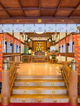 神殿の荘厳な内陣