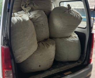 繭の納品の様子1