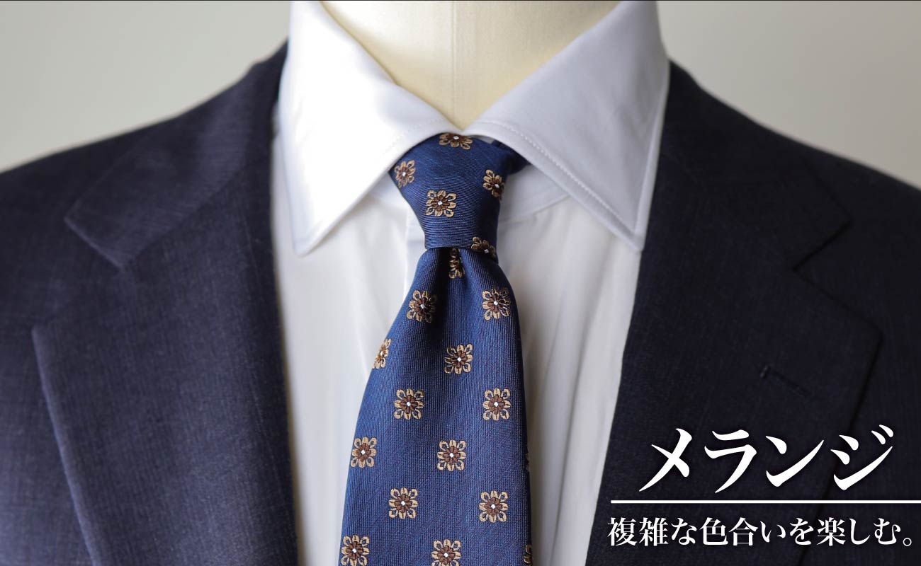 KINSHOKUメランジネクタイを着用したマネキンの画像