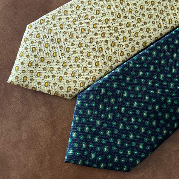 ROYTOUCHネクタイプリントミニペイズリーを並べた画像