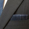 紋紗織ポケットチーフ・ネイビーの着用画像