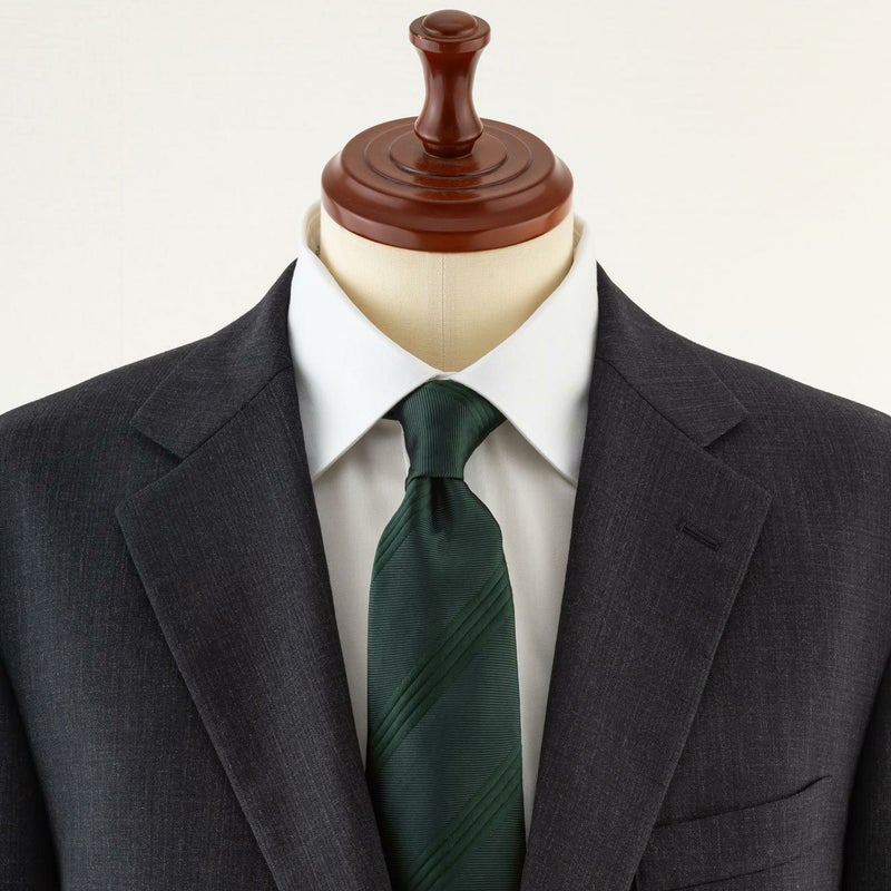 ROYTOUCHネクタイ ソリッド凹凸ストライプ・グリーンのトルソー着用画像